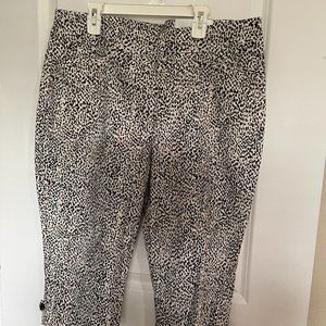 CHICO'S CAPRI PANTS